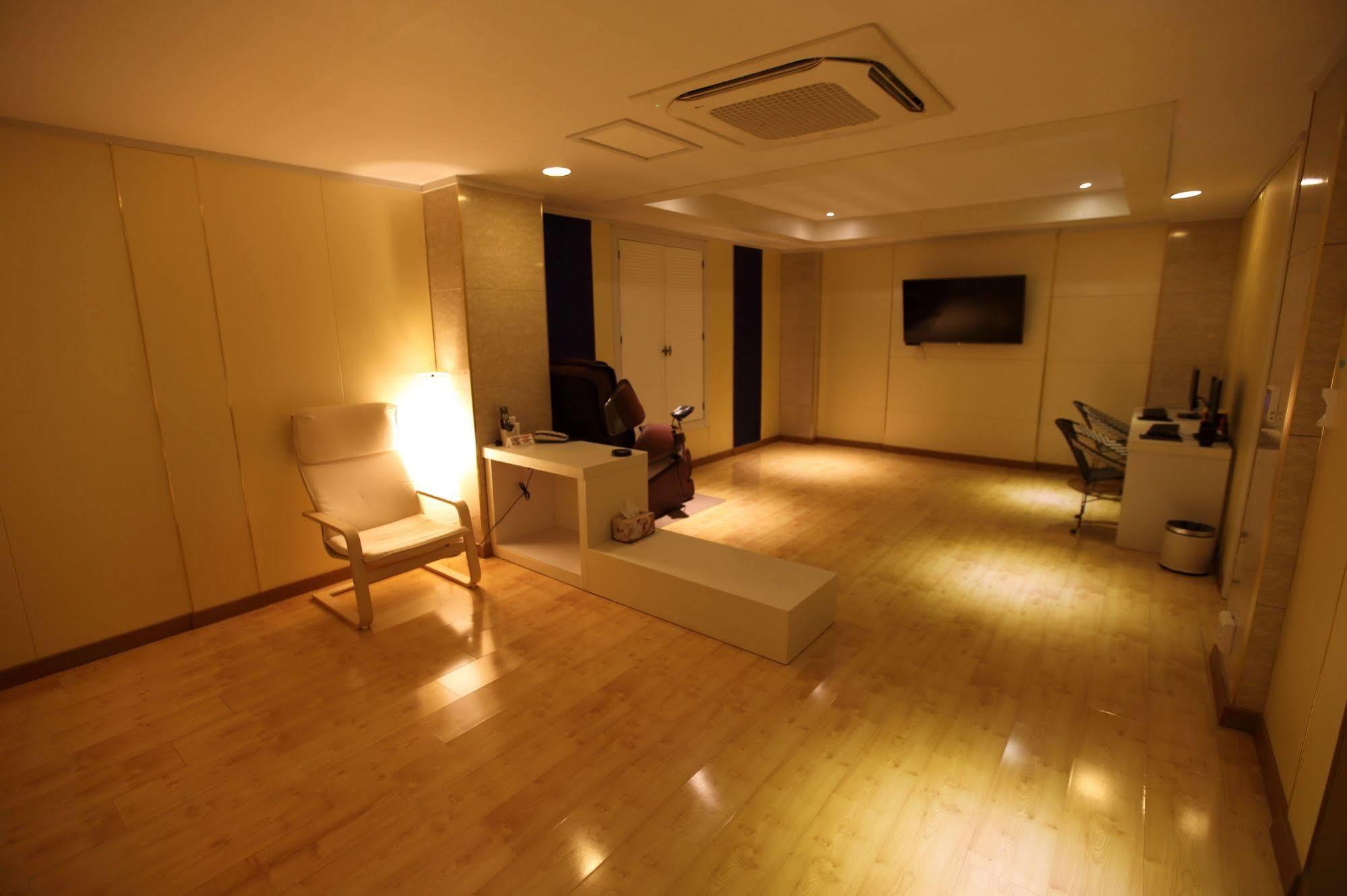 River Hotel Namwon Eksteriør billede