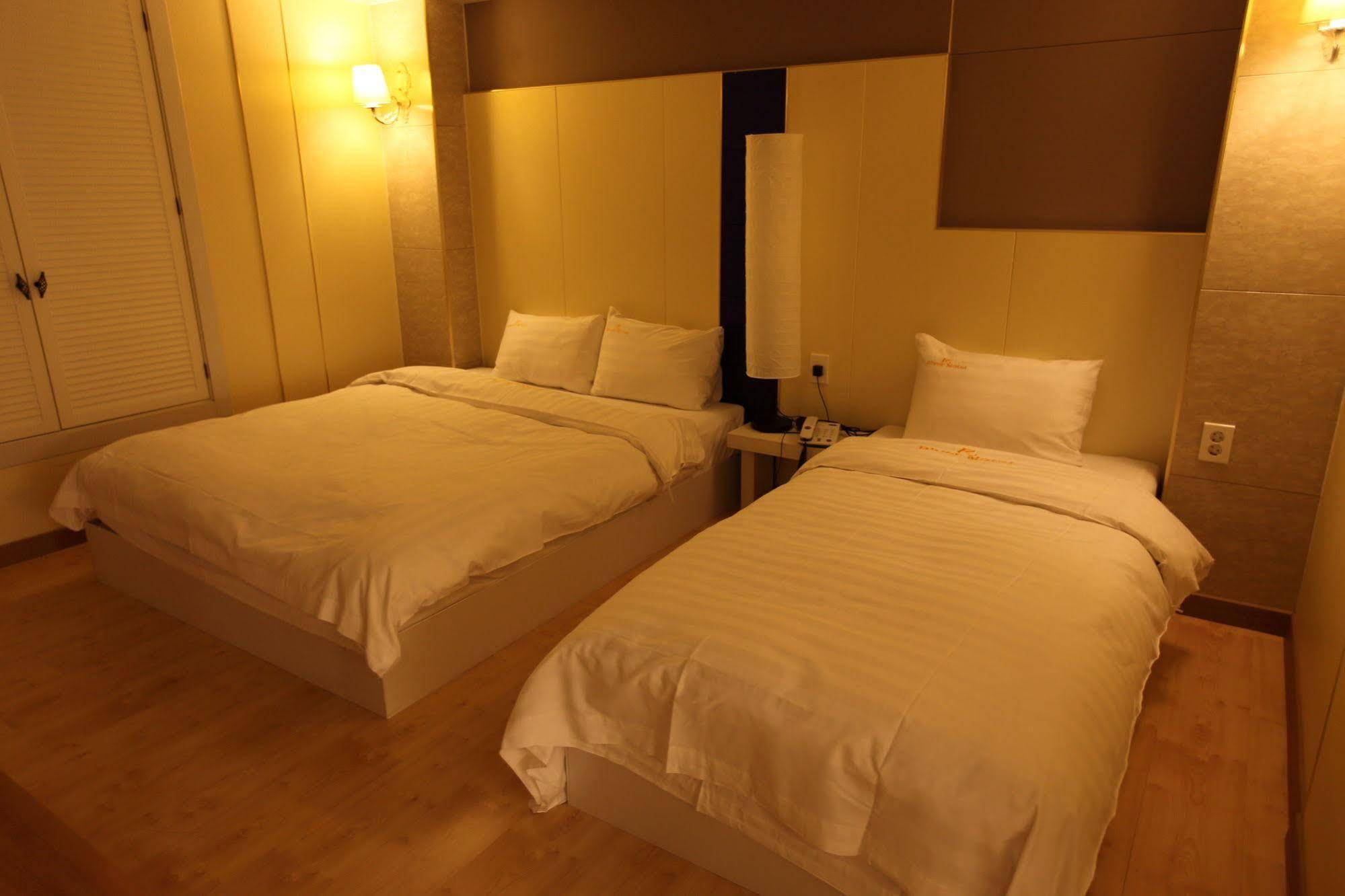 River Hotel Namwon Eksteriør billede