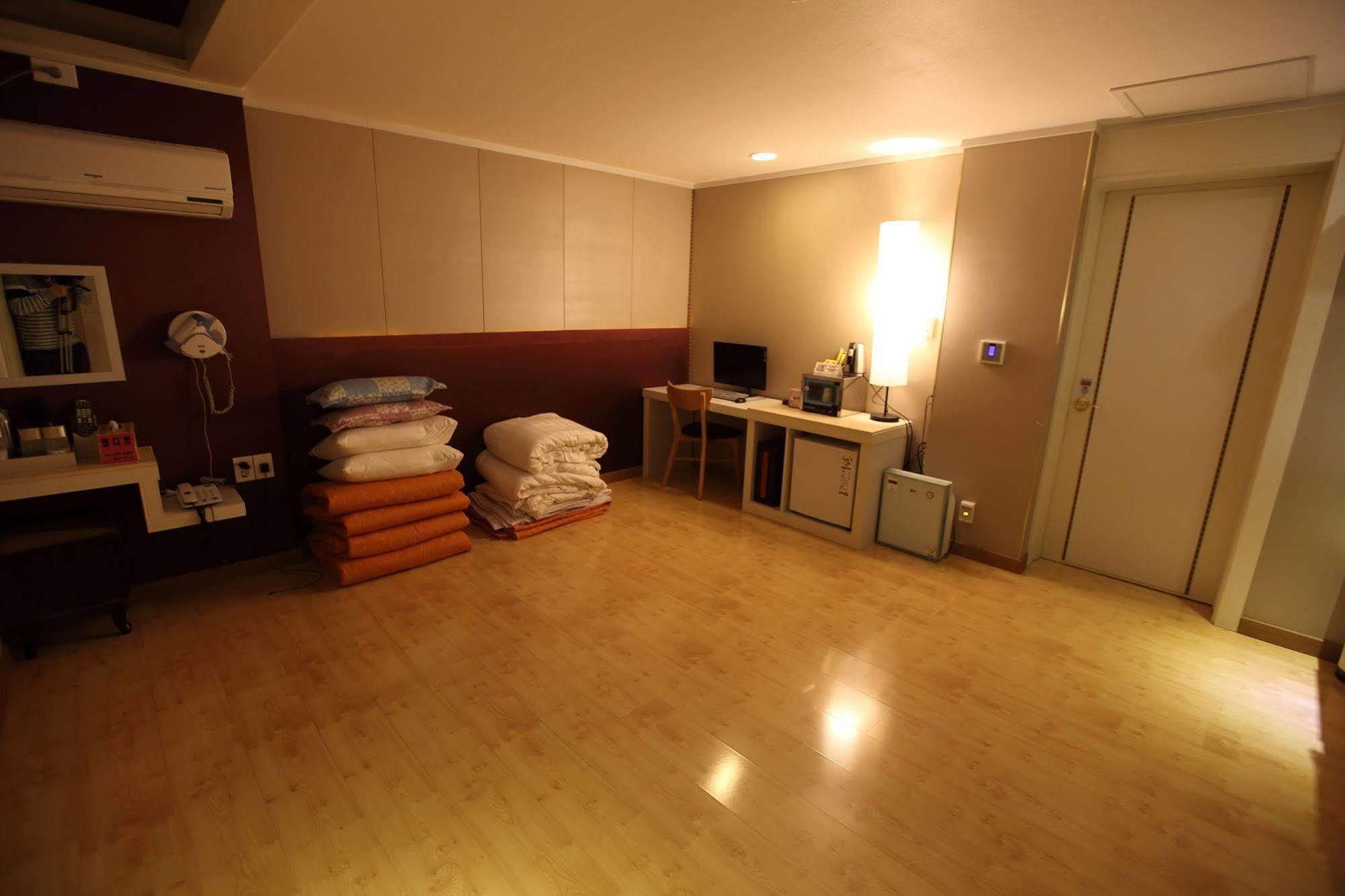 River Hotel Namwon Eksteriør billede
